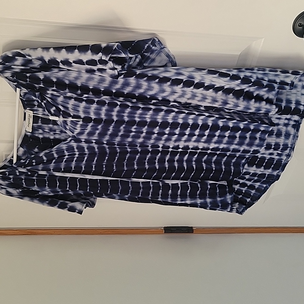 Tie dye top in indigo blue